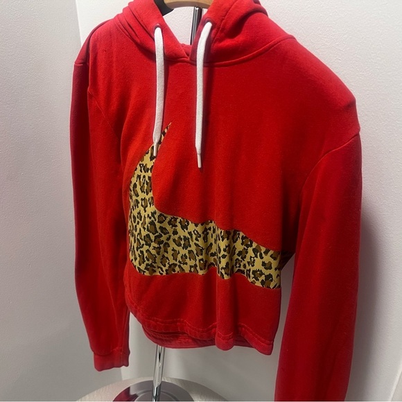 Nike XS Crop Top Long Sleeve Hoodie with Cheetah Print Logo Women’s​​ - Picture 3 of 4